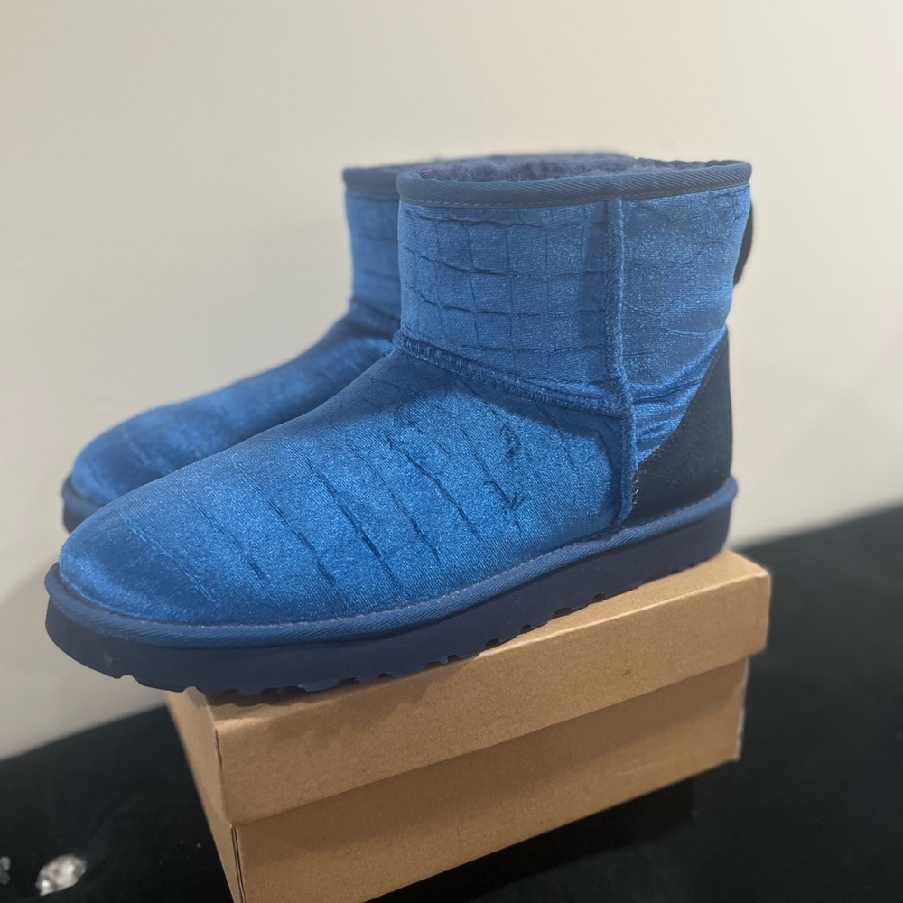 ugg boots blue croc